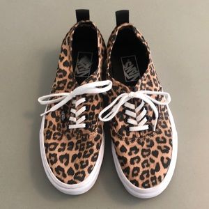 Never Worn!!! Excellent condition leopard Vans